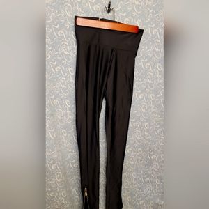 R&R LEGGINGS  SOFT ZIPPERS MEDIUM